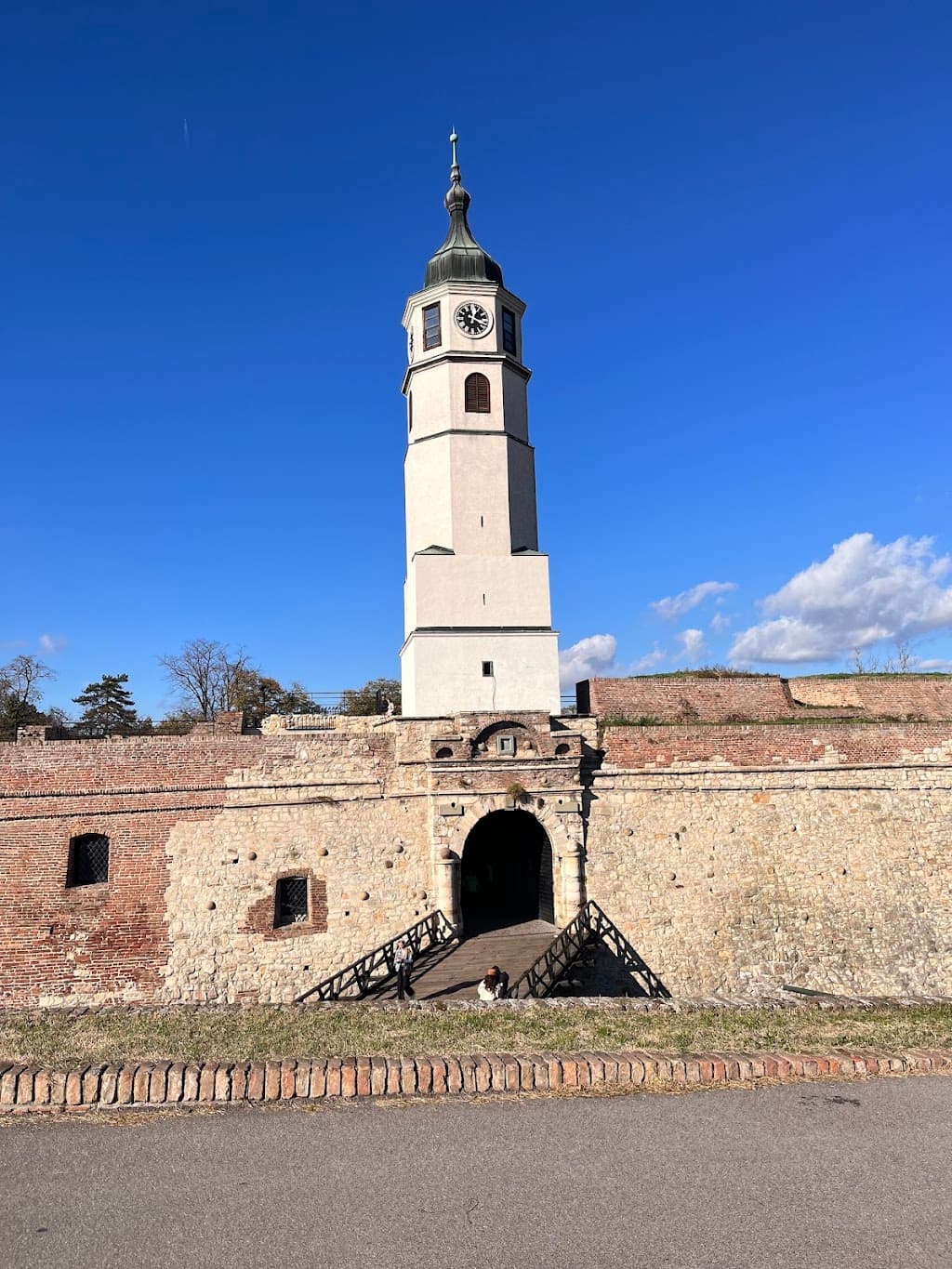 Besucherkomplex „Sahat und Barocktor“